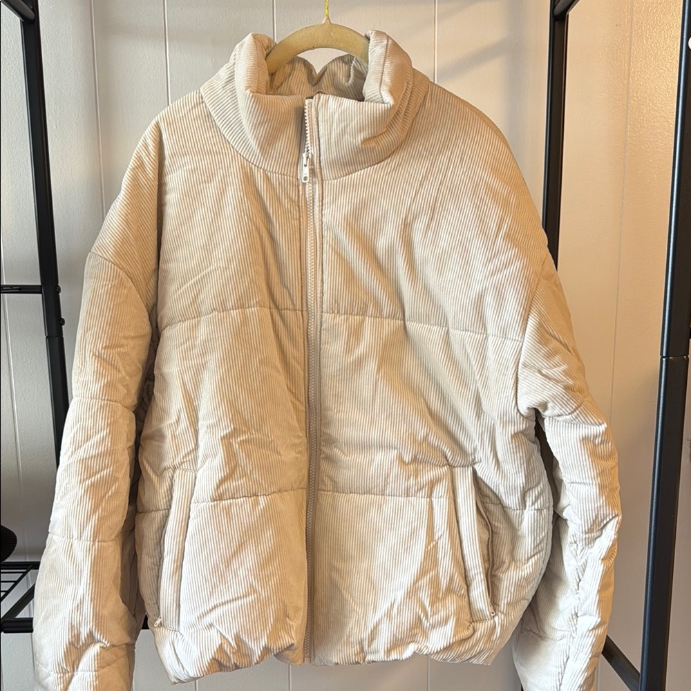 UNISEX ALO Stage Puffer. Brand new no tags.